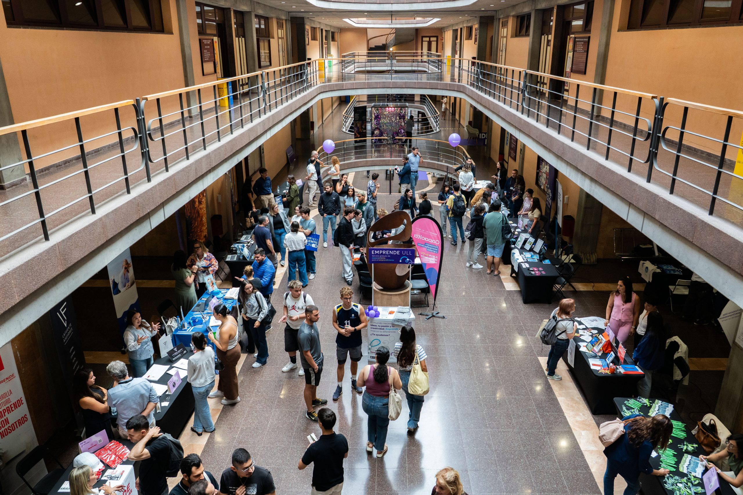 Foro de Empleo 2025 - Plano General - Tenerife - Facultad de Económicas