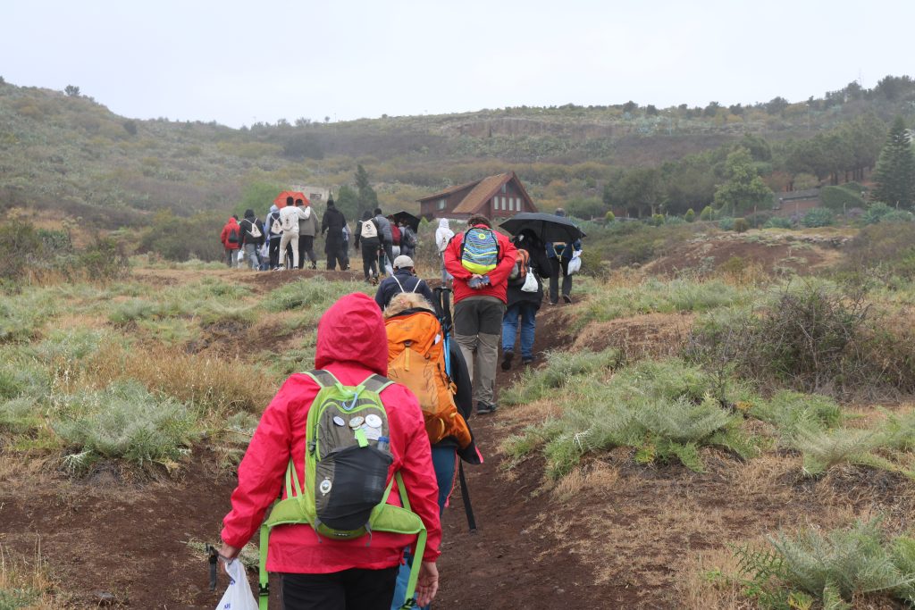El senderismo como herramienta para incentivar la convivencia intercultural y el antirracismo en Tenerife