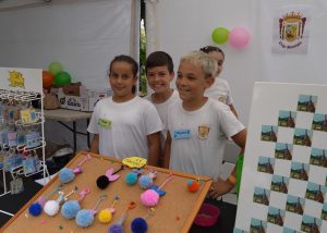 Alumnado en la Feria de Cooperativas Escolares de la XI Edición de EPE