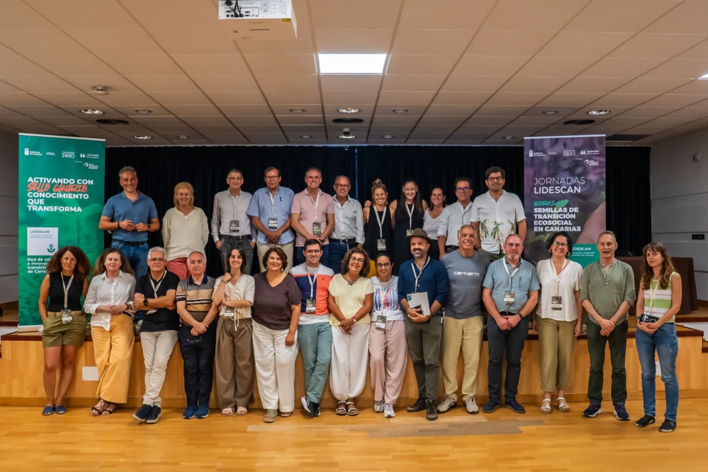 Foto de grupo de las personas participantes en las jornadas de LIDESCAN